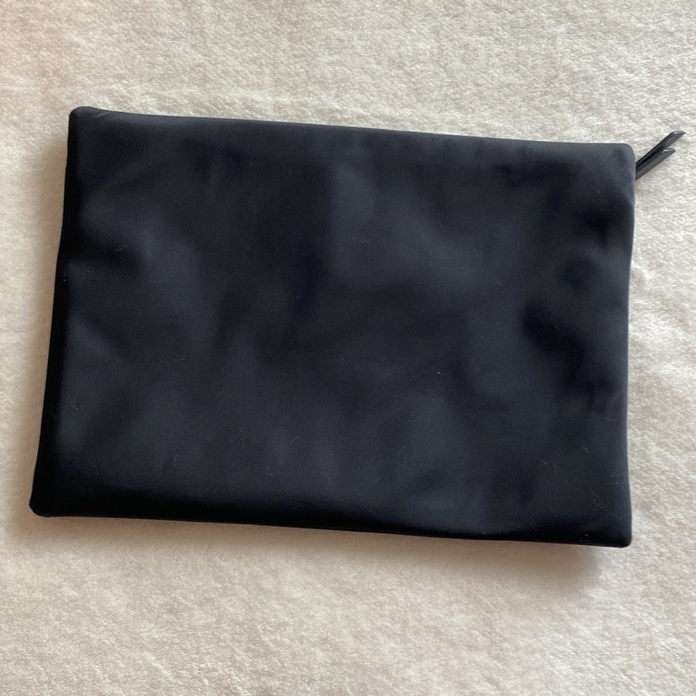 Like New Kate Spade Large Drewe Pouch Blk W/Gold Sz. 10.25” x 7.25” Gorgeous! - Picture 4 of 12